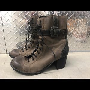 BORN Strapped up boots